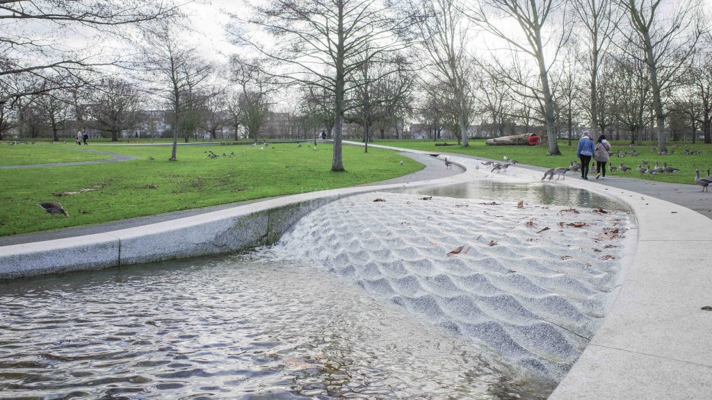 黛安娜王妃紀念噴泉 倫敦海德公園裡的包容性地景設計