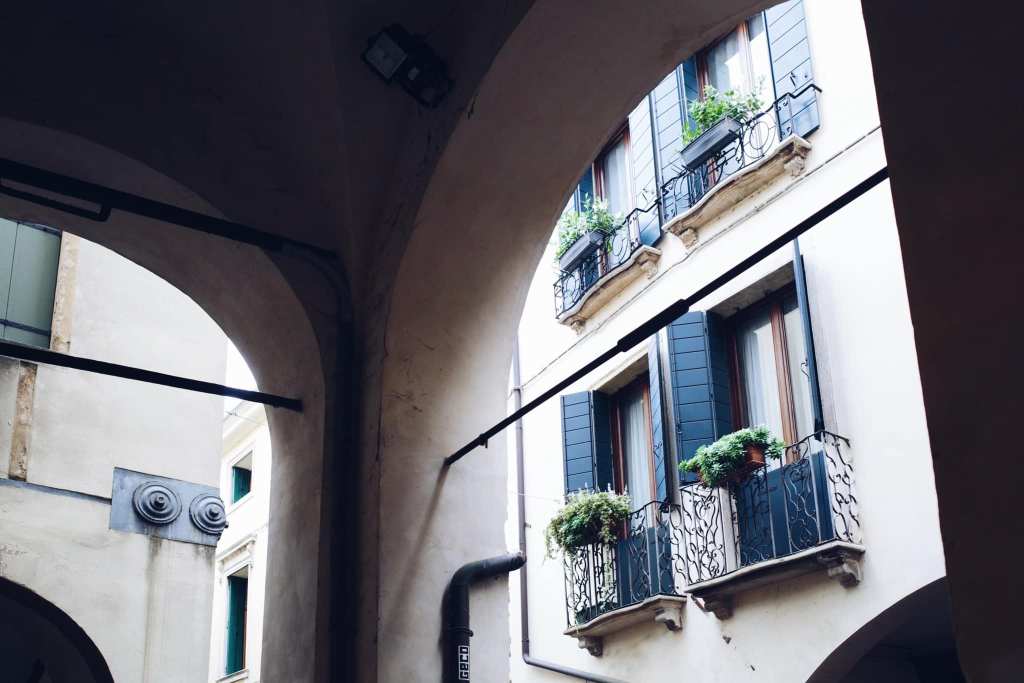 建築生命的更迭，帕多瓦街頭結構修補之美